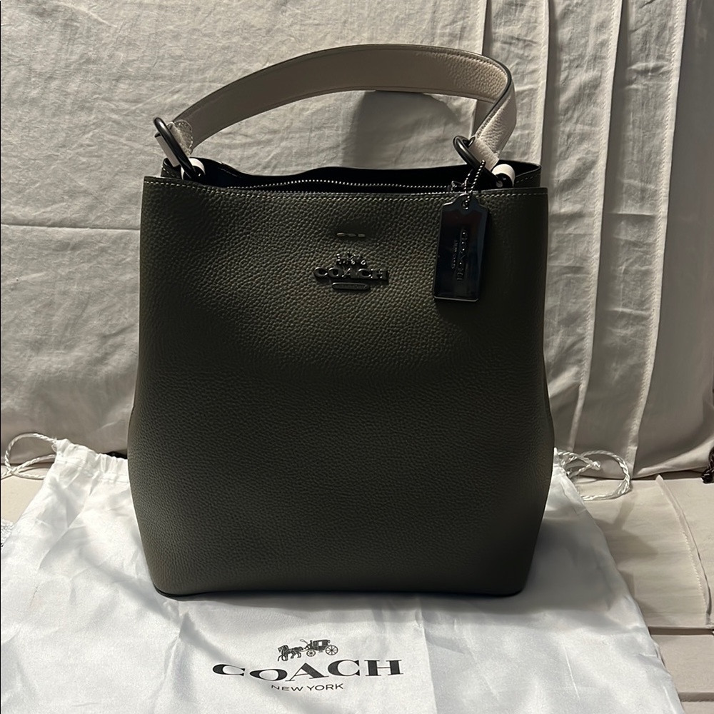 Coach Green Leather Shoulder Bag with Bucket Shape